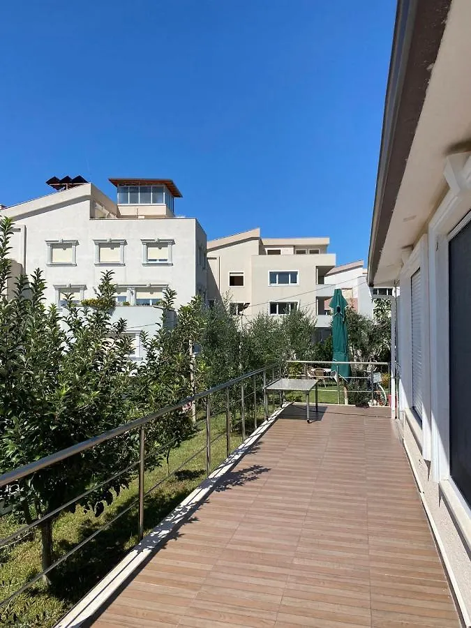 Villa Nikol Тирана 0*,  Албания