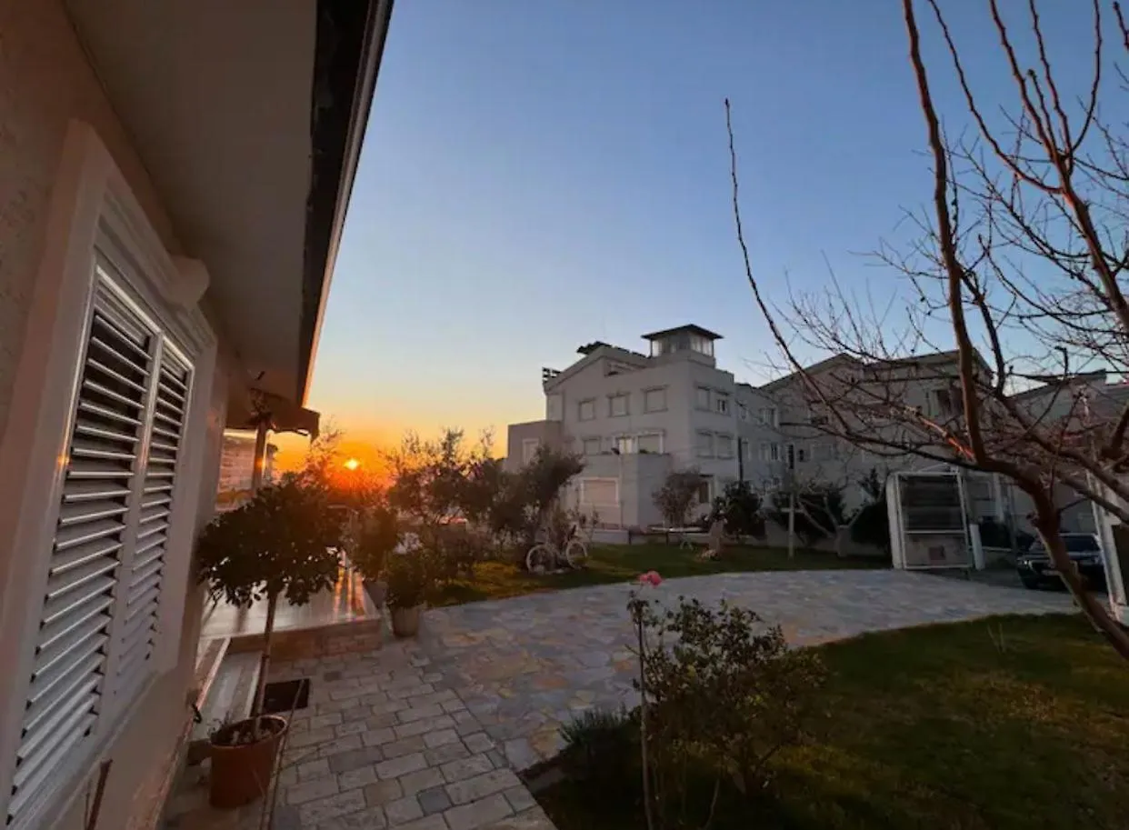 Villa Nikol Тирана 0*,  Албания